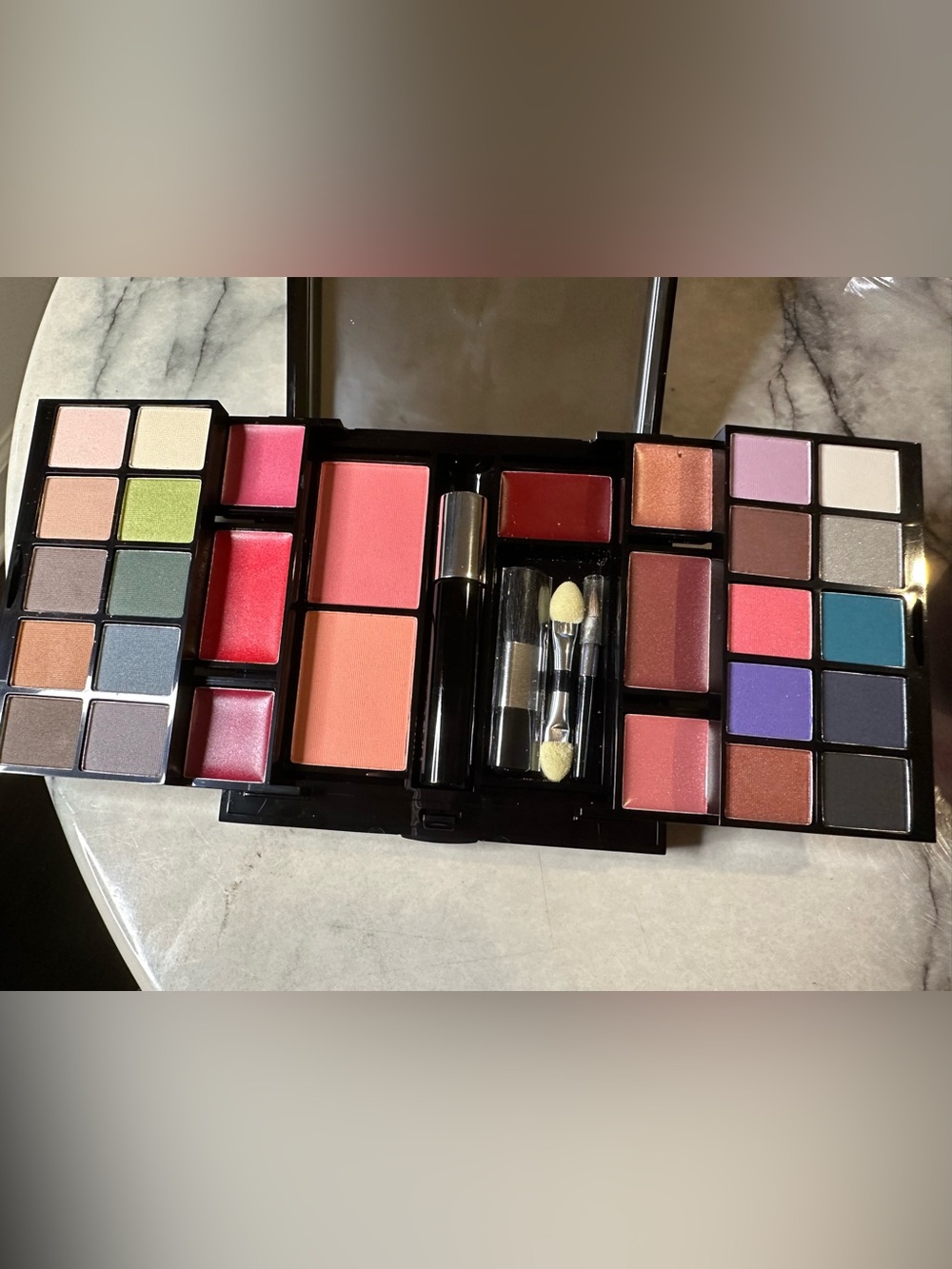 Multi-Color Women's Makeup Palette - Pink & Coral Shades